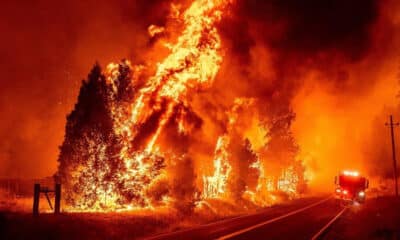 Η φωτιά που ξέσπασε στη Σαρωνίδα, στο Λουτράκι και στα Δερβενοχώρια ήταν μια τραγωδία. Καίγονται σπίτια, περιουσίες και απειλούνται ζωές.