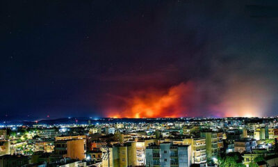Ανεξέλεγκτη η κατάσταση με τη φωτιά που καίει την Αλεξανδρούπολη από χθες το απόγευμα ενω συγκλονιστικά είναι τα πλάνα που μεταδίδει τοπική ιστοσελίδα μέσω drone