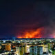 Ανεξέλεγκτη η κατάσταση με τη φωτιά που καίει την Αλεξανδρούπολη από χθες το απόγευμα ενω συγκλονιστικά είναι τα πλάνα που μεταδίδει τοπική ιστοσελίδα μέσω drone